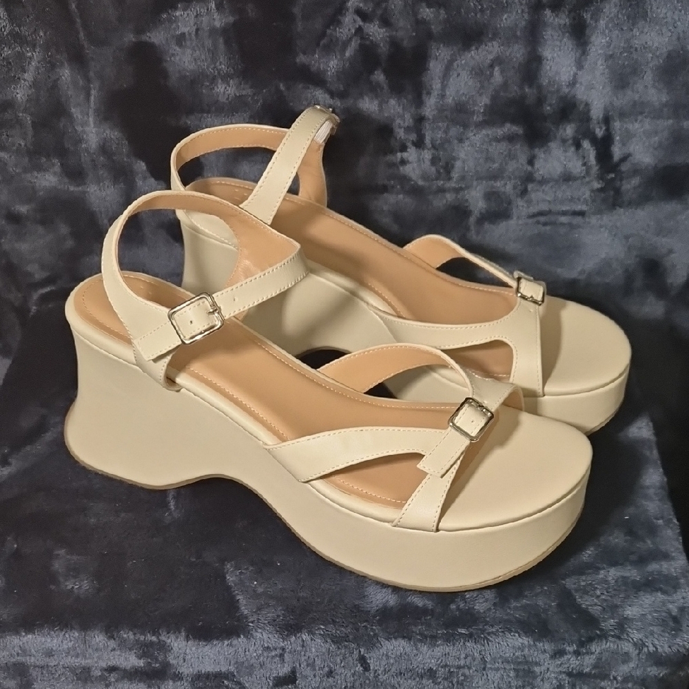 Chic Beige Platform Sandals